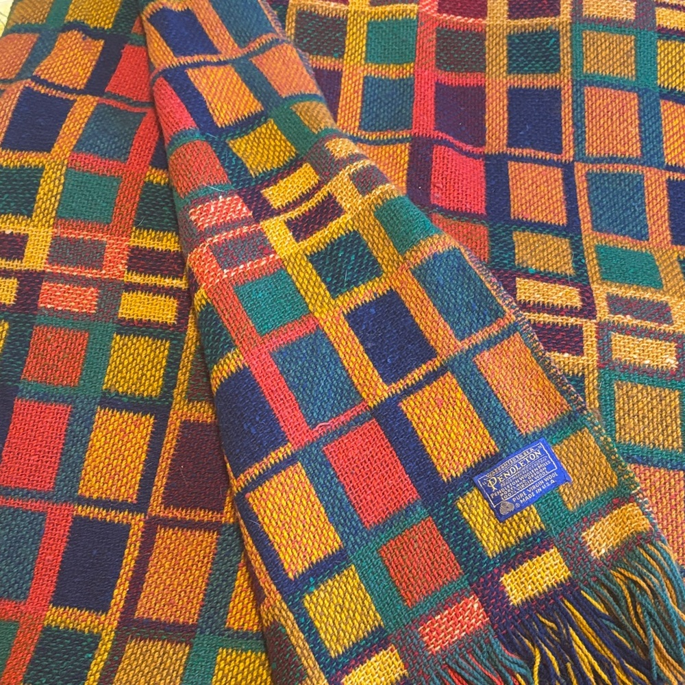 EUC Vintage Pendleton Multicolor Fringed Wool Throw Geometric 56 x 72”